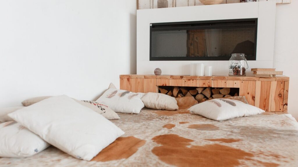 لکه ایجادشده روی فرش در خانه و نگرانی از آسیب دیدن الیاف و رنگ فرش