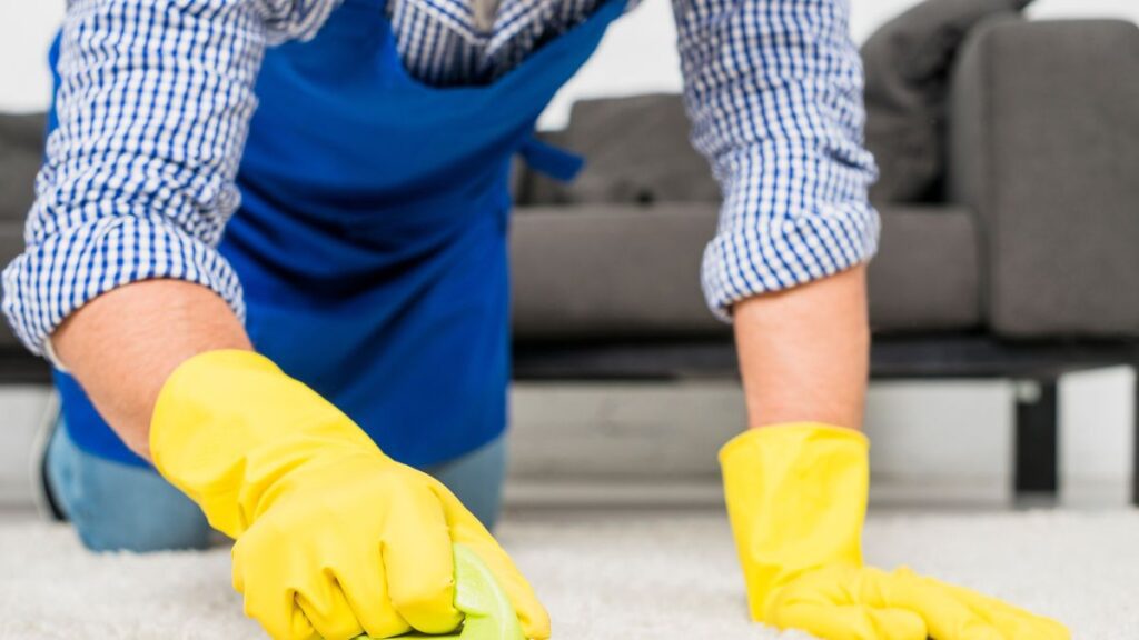 مقایسه شستشوی سنتی فرش با روش مکانیزه و تفاوت شرایط، ابزار و کیفیت شستشو